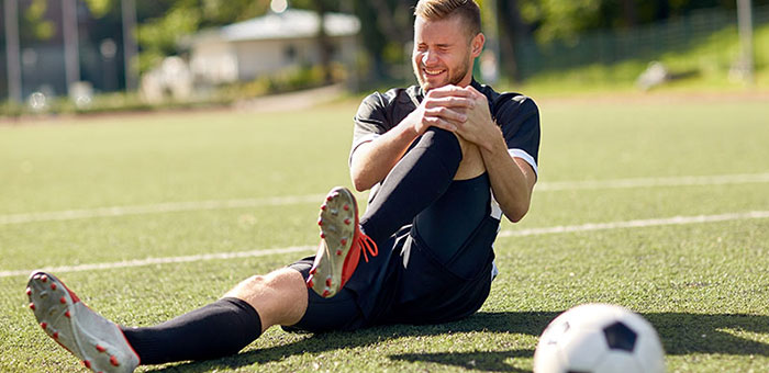 Soccer player suffering sports injury before chiropractic treatment from San Ramon chiropractor